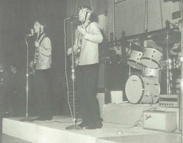 Datei:MA pic unk Newton 1966.jpg